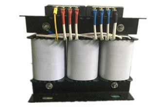 交流穩(wěn)壓器廠家介紹選擇家用穩(wěn)壓器需要注意哪幾個(gè)方面？